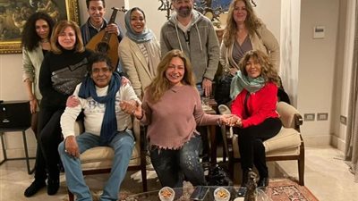 إلهام شاهين بصحبة محمد منير وليلى علوي وسميرة سعيد (صور)