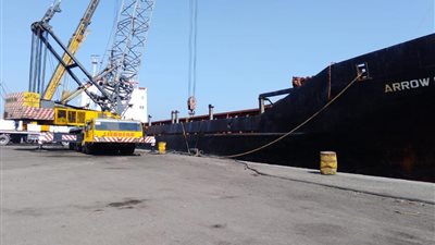 تفريغ 4400 طن رخام بميناء غرب بورسعيد.. و20 سفية إجمالي حركة الملاحة