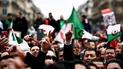 فرانس برس: خروج آلاف المتظاهرين من مؤيدي حراك 2019 في العاصمة الجزائرية