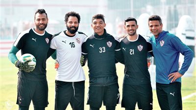 عمرو عبد السلام يجتمع بثلاثي حراس المرمى في الزمالك 