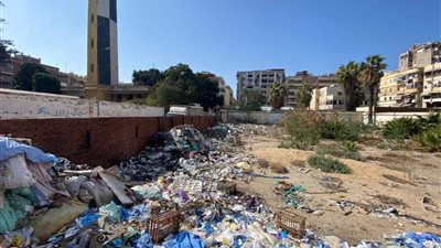 نفايات طبية خطيرة بأرض القنصلية الأمريكية تثير غضب المواطنين ببورسعيد (صور)