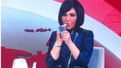 مذيعة بالقناة الأولى تضع 