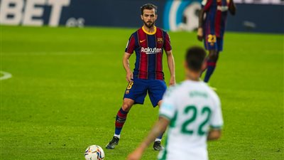 تقارير: بيانيتش مُهدد بالغياب عن مواجهة إشبيلية.. وأراوخو يعود للتدريبات