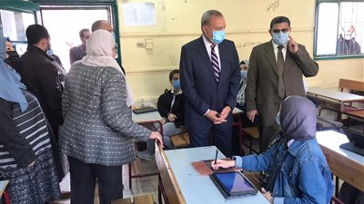 مشاكل وصعوبات في دخول الطلاب على منصة امتحان أولى ثانوي ببنها