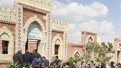وزراء ومحافظون.. جنازة مهيبة للدكتور خالد عبد الباري الرئيس السابق لجامعة الزقازيق (فيديو وصور)