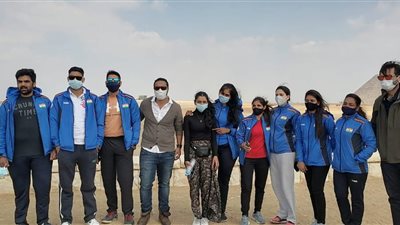 جولة سياحية بالأهرامات لبعثتي التشيك والهند على هامش  كأس العالم للرماية (صور)