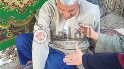 قصة مُسن يفترش الأرض 20 عامًا في المنيا (فيديو وصور)