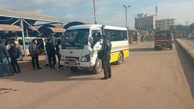 في أول أيام الامتحانات.. الدفع بـ30 سيارة وحافلتين لنقل الطلاب والموظفين من دسوق لكفر الشيخ