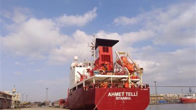 شحن 5000 طن صودا بميناء غرب بورسعيد.. و27 سفينة إجمالي حركة الملاحة 