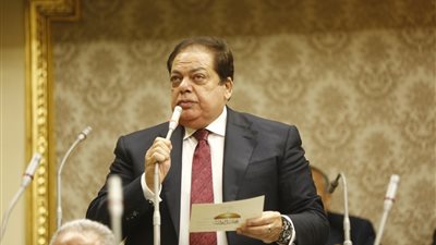 وكيل البرلمان يقترح باركود لكل معتمر 