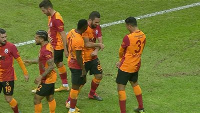 مصطفى محمد يحقق رقمًا جديدًا مع جالطة سراي بعد تسجيله هدفين