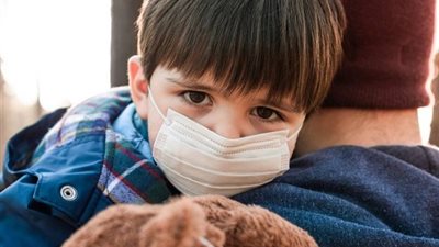 خروج وتعافي طفلين مصابين بكورونا بمستشفى بنها للأطفال