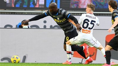 إنتر يقسو على جنوي بثلاثية نظيفة ويؤكد صدارته للدوري الإيطالي