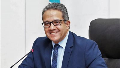 وصول وزير السياحة إلى مطار القاهرة قادمًا من الأقصر