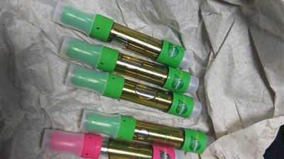 جمارك القاهرة تضبط تهريب عدد من أمبولات زيت الماريجوانا المخدرة