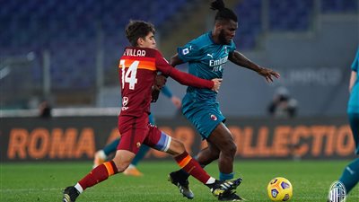 الشوط الأول.. ميلان يتقدم على روما بهدف كيسي