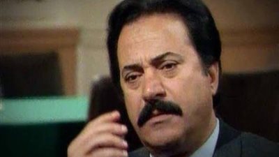 ابنة يوسف شعبان تلقي نظرة الوادع على جثمانه