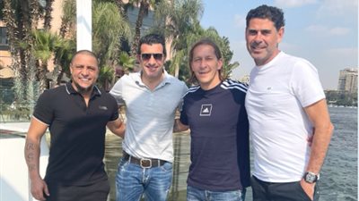 لويس فيجو ينشر صورة رفقة نجوم العالم على ضفاف النيل