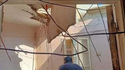 انهيار شرفة وسقف منزل سكني من 3 طوابق دون خسائر بالمحلة (صور)