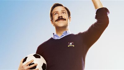 جولدن جلوب 2021.. جايسون ساديكس يقتنص جائزة أفضل ممثل تلفزيوني كوميدي من المصري رامي يوسف