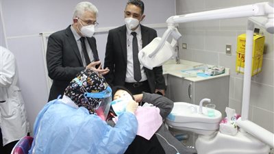 نائب رئيس جامعة طنطا يتفقد الامتحانات.. ويشدد على تطبيق الإجراءات الاحترازية