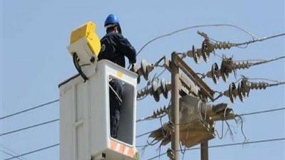 سقوط فني كهرباء أثناء إصلاح كشاف إنارة بملعب خماسي بكفر الشيخ