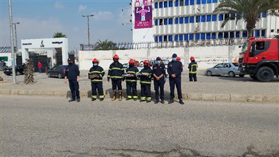 احتفالًا بيومهم العالمي.. الحماية المدينة بالعاشر من رمضان توزع ورود وشيكولاتة على المواطنين (صور)