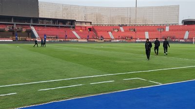 لاعبو وادي دجلة يتفقدون أرضية ملعب السلام قبل مواجهة الزمالك (صور)