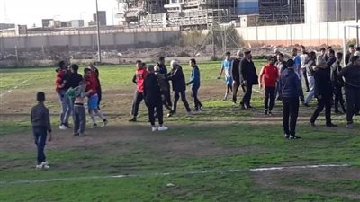 اشتباكات عنيفة بين لاعبي كهرباء طلخا ونبروه بالقسم الثالث