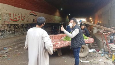 لتيسير المرور.. إزالة الباعة الجائلين والإشغالات أسفل دائري الخصوص (صور)