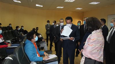 وزير التعليم العالي يتفقد عددًا من لجان الامتحانات بالجامعات الخاصة والمعاهد العليا