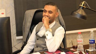 بمشاركة محمود المملوك وعدد من رؤساء تحرير الصحف.. مائدة مستديرة بمؤتمر 