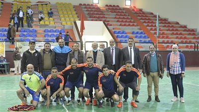 منتخب جامعة الفيوم لكرة القدم يفوز بنهائي دوري المصالح الحكومية ويحصل على كأس البطولة (صور)