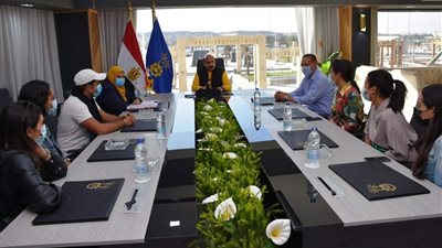 محافظ أسوان يلتقي وفد الجامعة الألمانية ويطلب الإسراع بتنفيذ تصميمات الهوية البصرية  