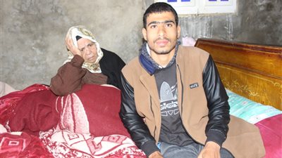حبيس المنزل منذ 20 عامًا.. شاب معاق بالشرقية يستغيث بـ