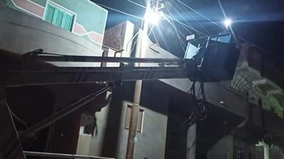 لتجنب الحوادث.. حملة ليلية لإنارة الطرق بعزبة خلوصي وطريق الروضة بالفيوم (صور)