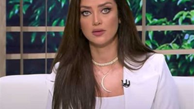 وصول جثمان والدة رضوى الشربني إلى مسجد السيدة نفيسة لأداء صلاة الجنازة