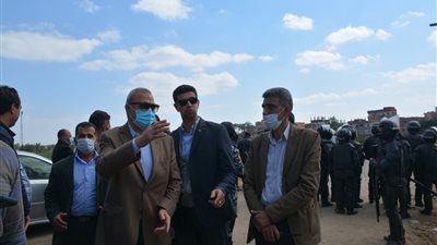 محافظ القليوبية يشهد تسليم قطعة أرض لإنشاء محطة معالجة صرف صحي