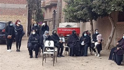 توافد أهالي قرية تصفا لأداء صلاة الجنازة على شقيق المخرج خالد يوسف 