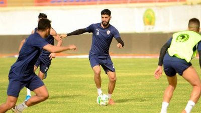 محاضرة فنية للاعبي الزمالك قبل السفر لتونس