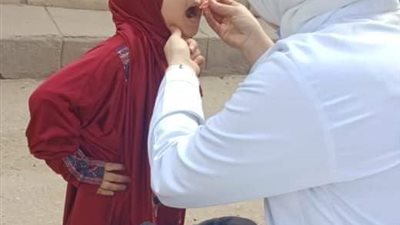 بالميكروفون.. طلاب 