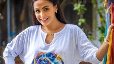 ميس حمدان تفتتح مشروعًا لبيع الملابس أونلاين.. هكذا علقت شقيقتها (صور)