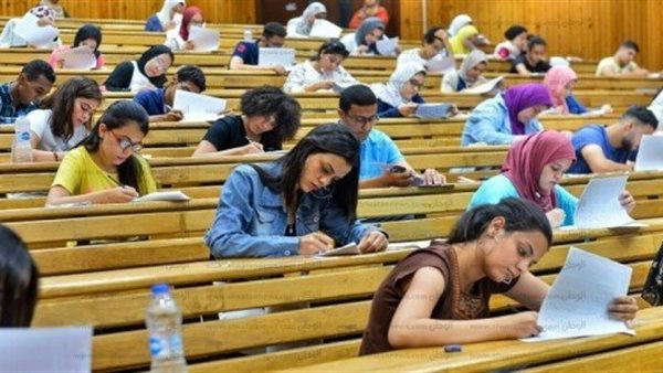 طلاب الجامعات