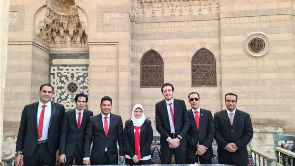 المرشدون السياحيون