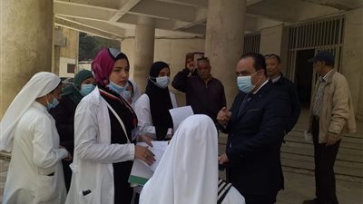 أبوهاشم: استمرار انتشار الفرق الطبية لتطعيم الأطفال ببورسعيد (صور)