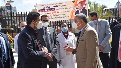 بدء تطعيم أصحاب الأمراض المزمنة وكبار السن بلقاح كورونا في المنيا بحضور المحافظ