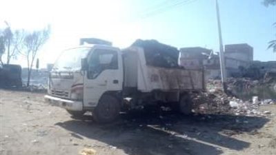 رفع 25 طنًا من المخلفات الصلبة والقمامة وإزالة حالة بناء تعدٍ على أملاك الدولة بالمنيا (صور)