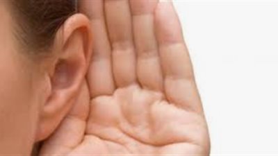 منها تقدم العمر وهشاشة العظام.. ما هي أسباب ضعف السمع؟