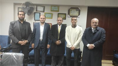 يبني قواعد مجده.. حكاية 