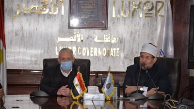 وزير الأوقاف يشدد على تطبيق الإجراءات الاحترازية لاستمرارية فتح المساجد وصلاة التراويح بمحافظات الصعيد